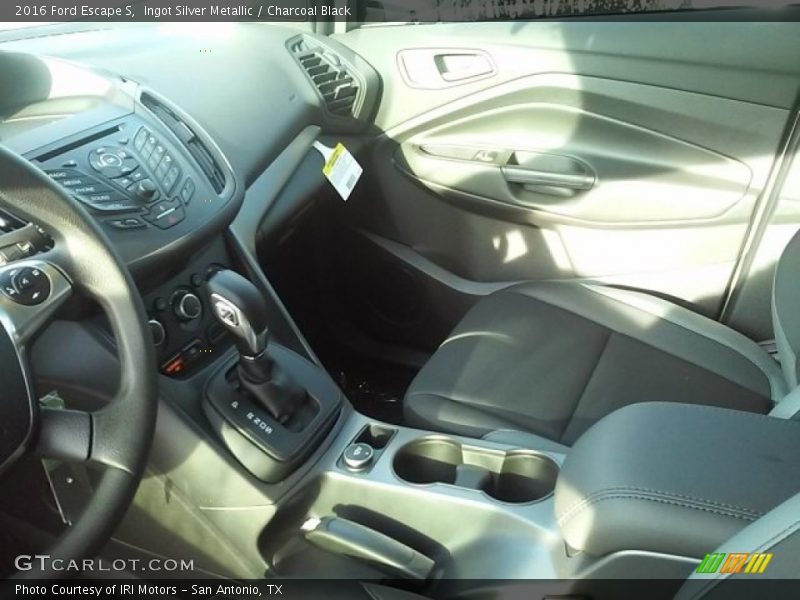 Ingot Silver Metallic / Charcoal Black 2016 Ford Escape S