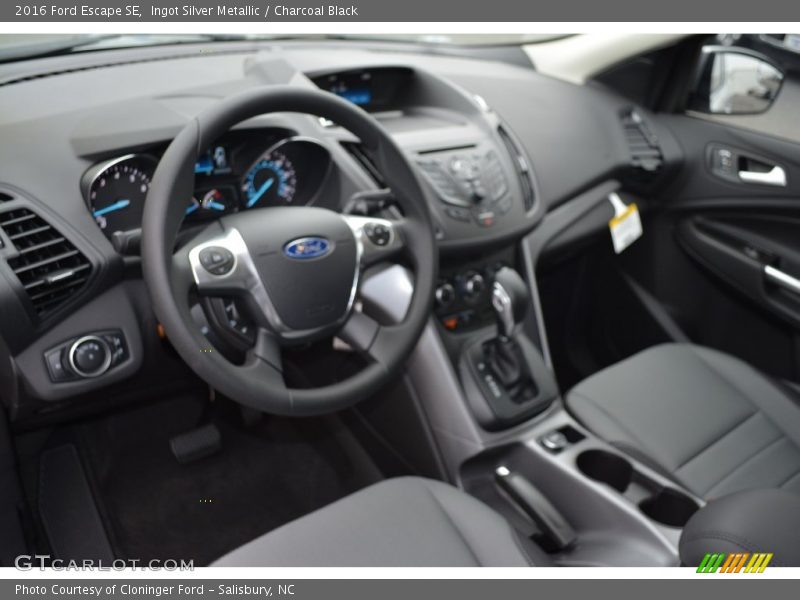 Ingot Silver Metallic / Charcoal Black 2016 Ford Escape SE