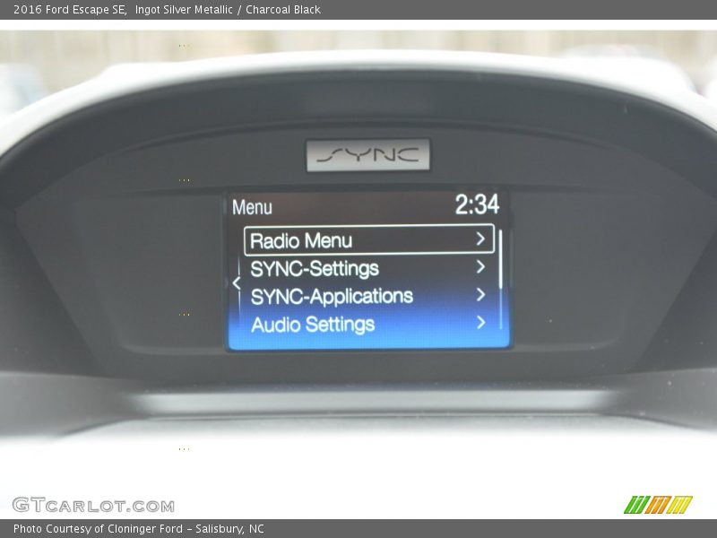 Ingot Silver Metallic / Charcoal Black 2016 Ford Escape SE