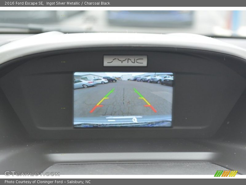Ingot Silver Metallic / Charcoal Black 2016 Ford Escape SE