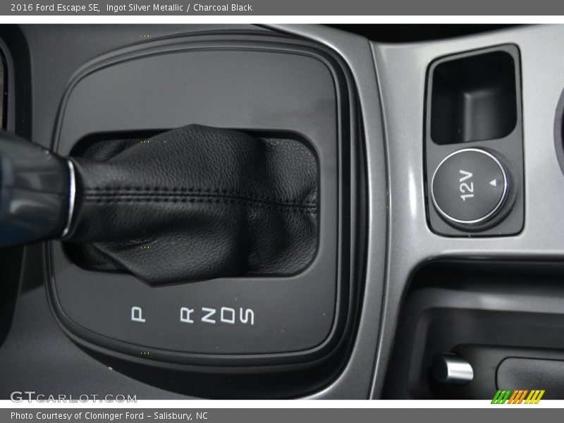 Ingot Silver Metallic / Charcoal Black 2016 Ford Escape SE