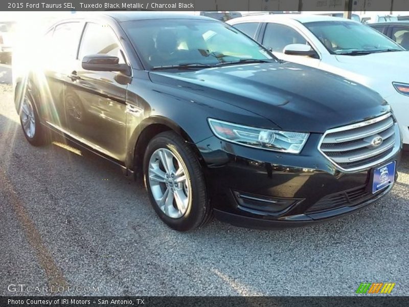 Tuxedo Black Metallic / Charcoal Black 2015 Ford Taurus SEL