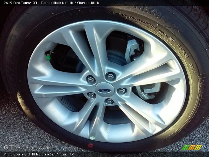 Tuxedo Black Metallic / Charcoal Black 2015 Ford Taurus SEL