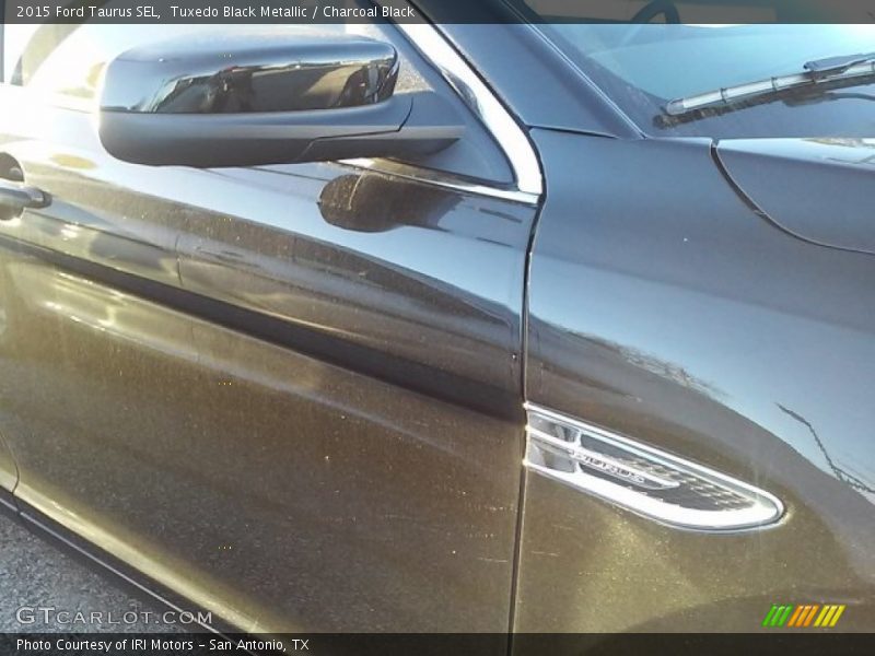 Tuxedo Black Metallic / Charcoal Black 2015 Ford Taurus SEL