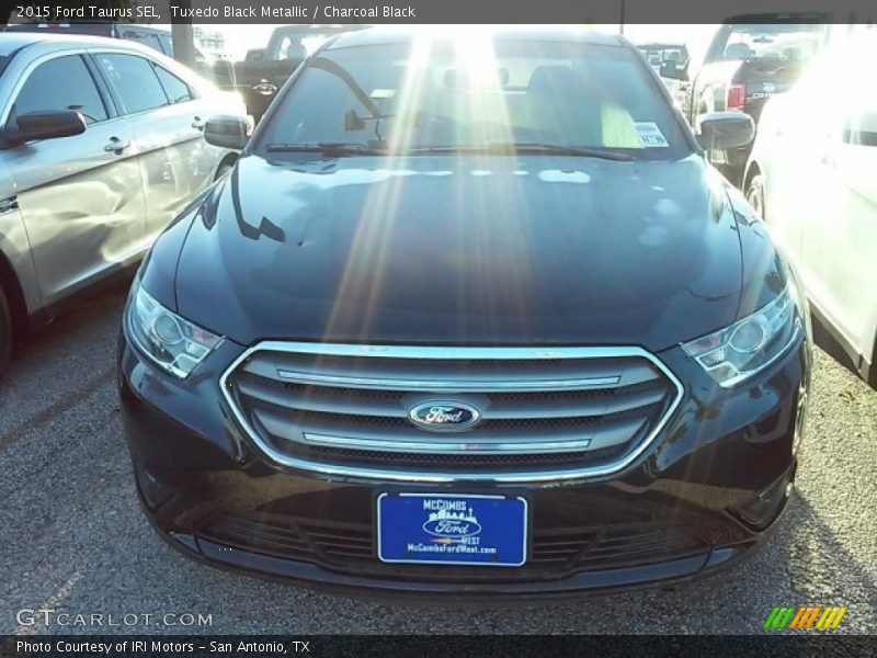 Tuxedo Black Metallic / Charcoal Black 2015 Ford Taurus SEL