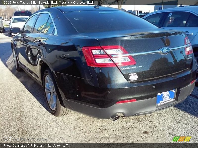 Tuxedo Black Metallic / Charcoal Black 2015 Ford Taurus SEL