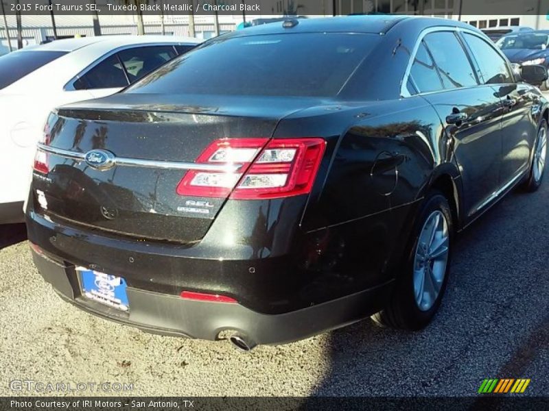 Tuxedo Black Metallic / Charcoal Black 2015 Ford Taurus SEL