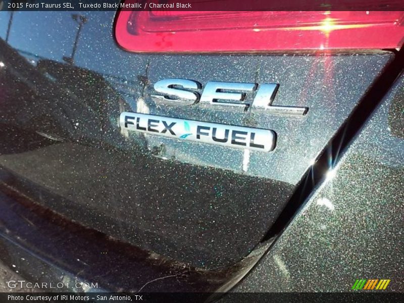 Tuxedo Black Metallic / Charcoal Black 2015 Ford Taurus SEL