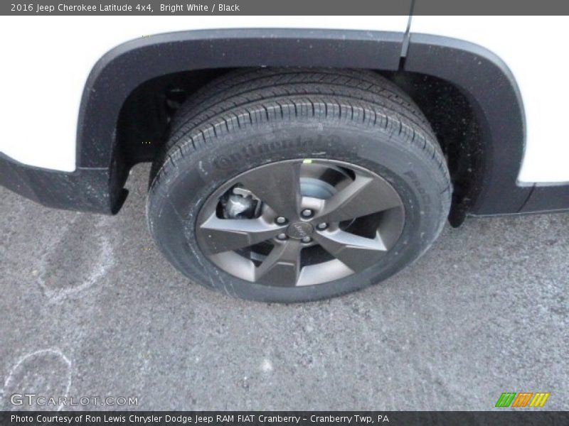Bright White / Black 2016 Jeep Cherokee Latitude 4x4