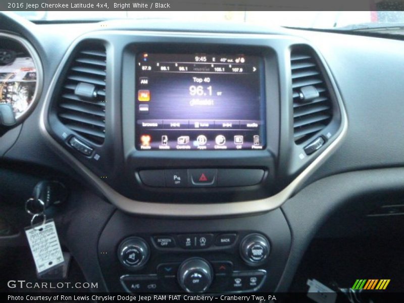 Bright White / Black 2016 Jeep Cherokee Latitude 4x4