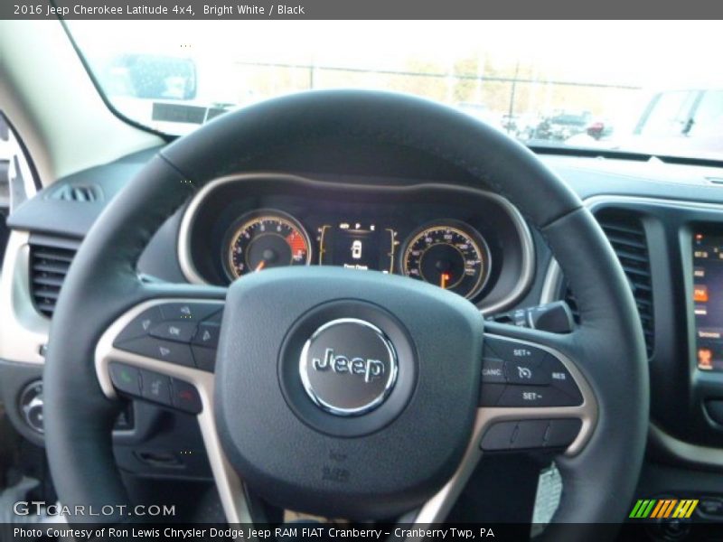 Bright White / Black 2016 Jeep Cherokee Latitude 4x4