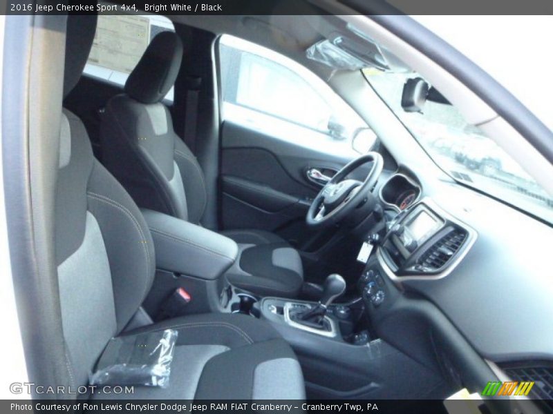 Bright White / Black 2016 Jeep Cherokee Sport 4x4