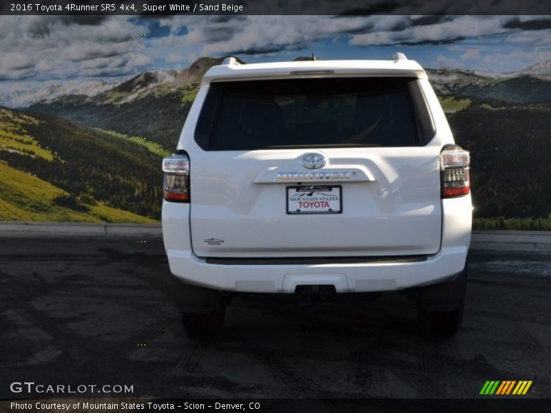 Super White / Sand Beige 2016 Toyota 4Runner SR5 4x4