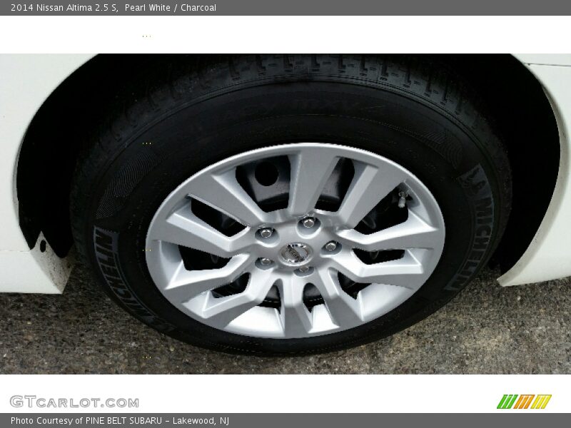 Pearl White / Charcoal 2014 Nissan Altima 2.5 S