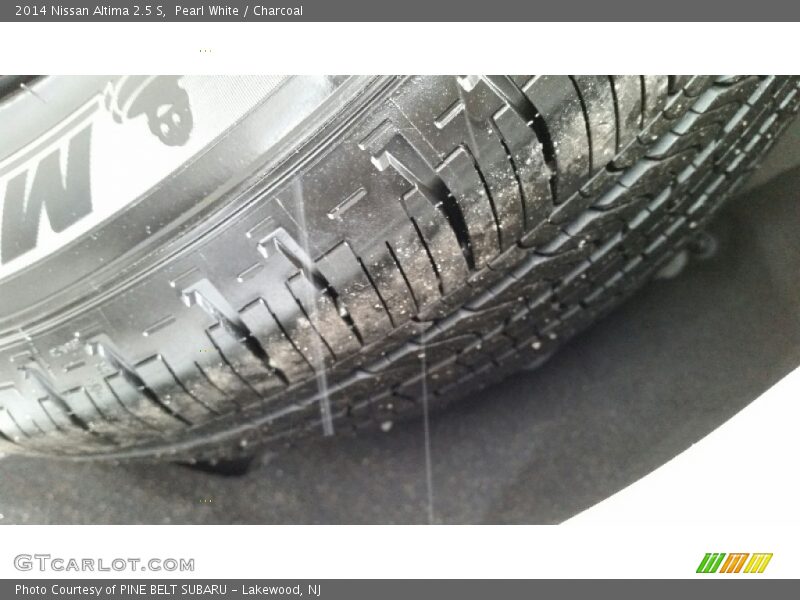 Pearl White / Charcoal 2014 Nissan Altima 2.5 S