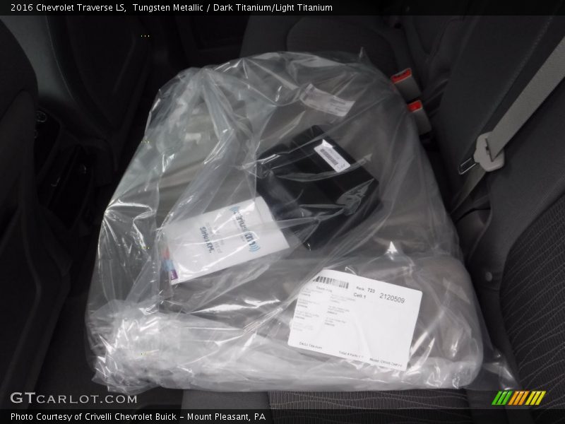 Tungsten Metallic / Dark Titanium/Light Titanium 2016 Chevrolet Traverse LS