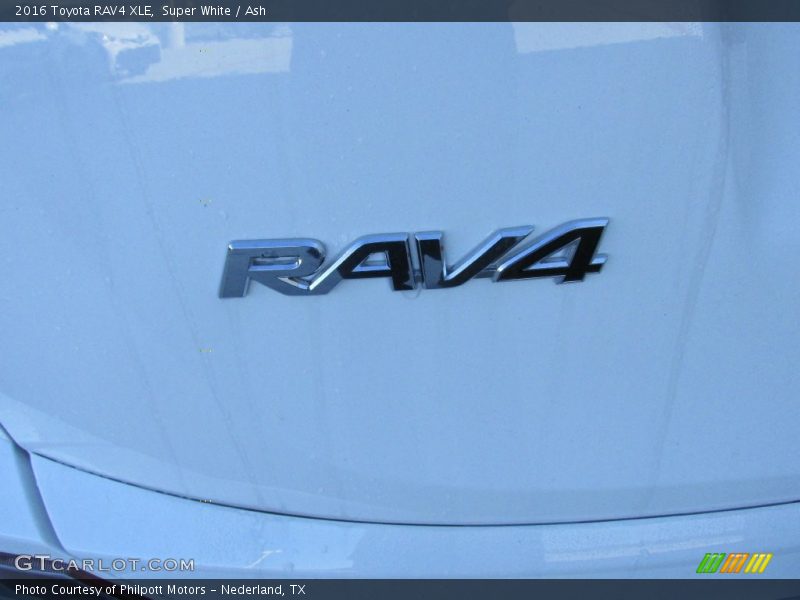 Super White / Ash 2016 Toyota RAV4 XLE