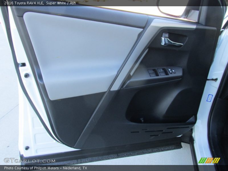 Super White / Ash 2016 Toyota RAV4 XLE