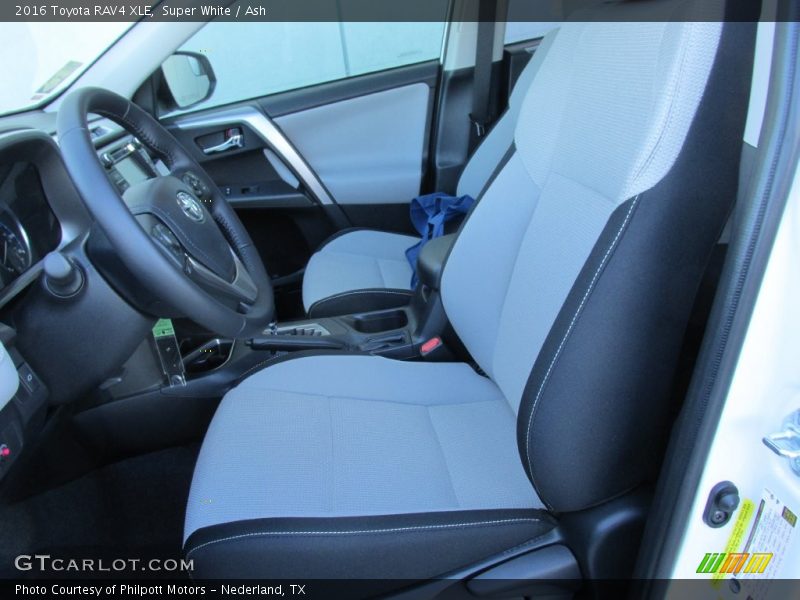 Super White / Ash 2016 Toyota RAV4 XLE