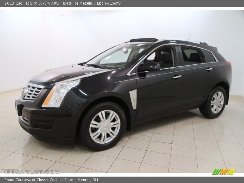 Front 3/4 View of 2013 SRX Luxury AWD