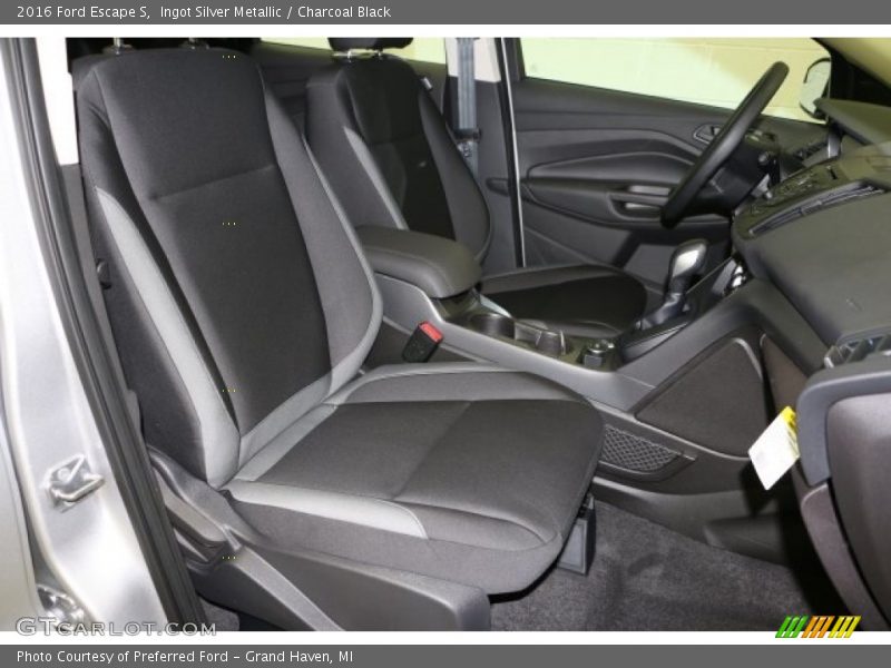 Ingot Silver Metallic / Charcoal Black 2016 Ford Escape S