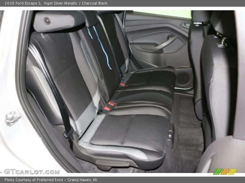 Ingot Silver Metallic / Charcoal Black 2016 Ford Escape S