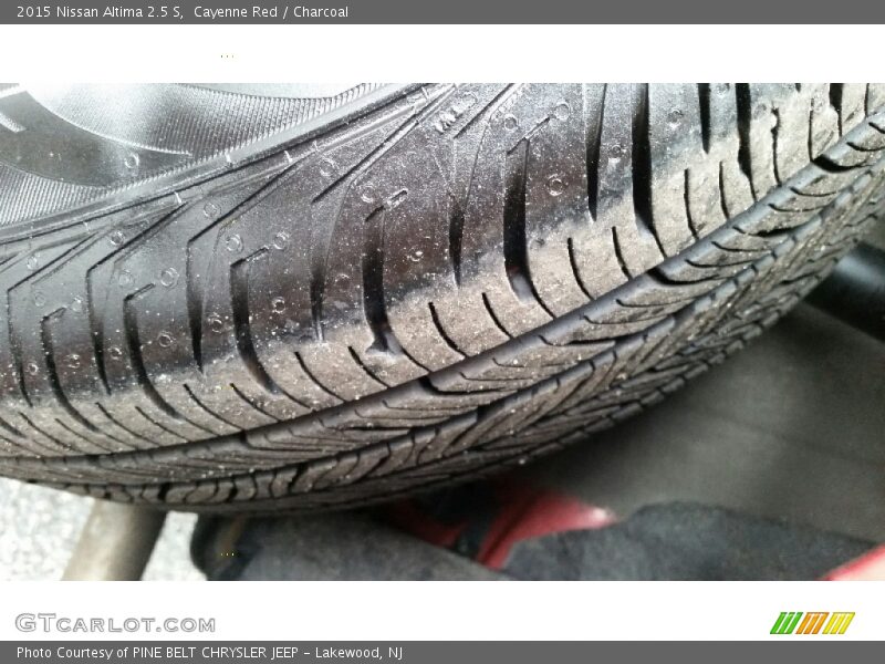 Cayenne Red / Charcoal 2015 Nissan Altima 2.5 S