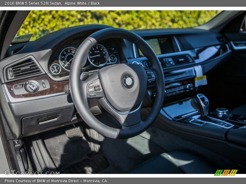 Alpine White / Black 2016 BMW 5 Series 528i Sedan