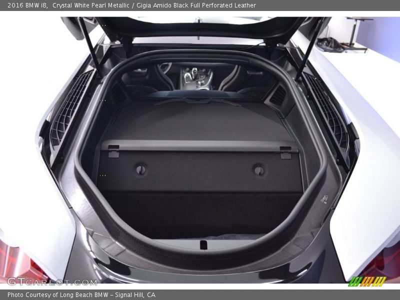  2016 i8  Trunk