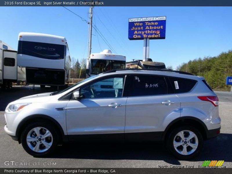 Ingot Silver Metallic / Charcoal Black 2016 Ford Escape SE