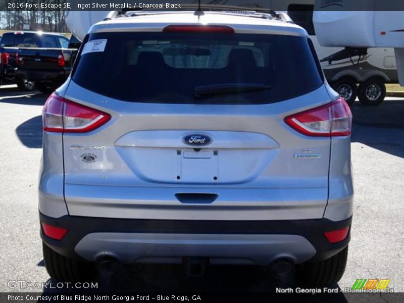 Ingot Silver Metallic / Charcoal Black 2016 Ford Escape SE