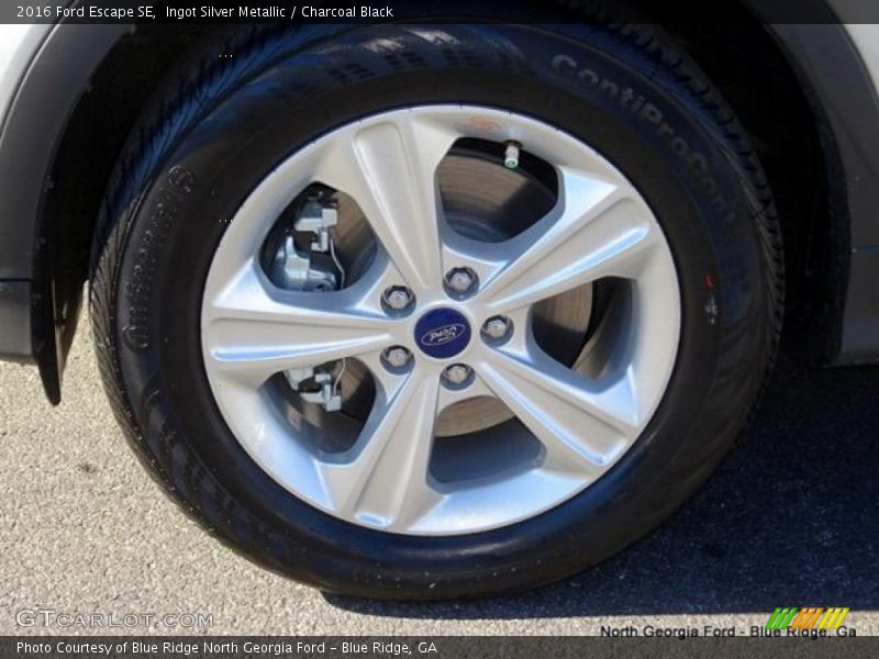 Ingot Silver Metallic / Charcoal Black 2016 Ford Escape SE