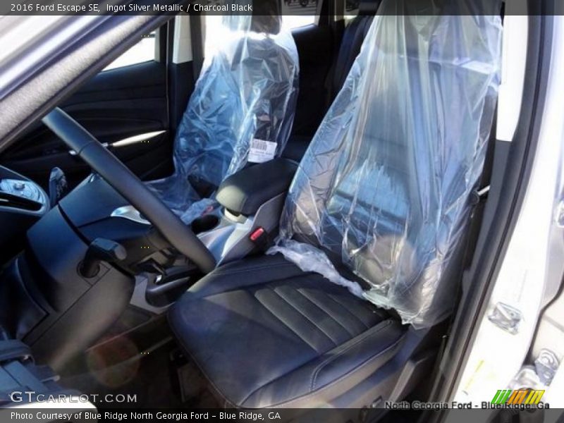 Ingot Silver Metallic / Charcoal Black 2016 Ford Escape SE