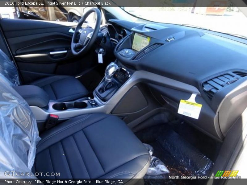 Ingot Silver Metallic / Charcoal Black 2016 Ford Escape SE
