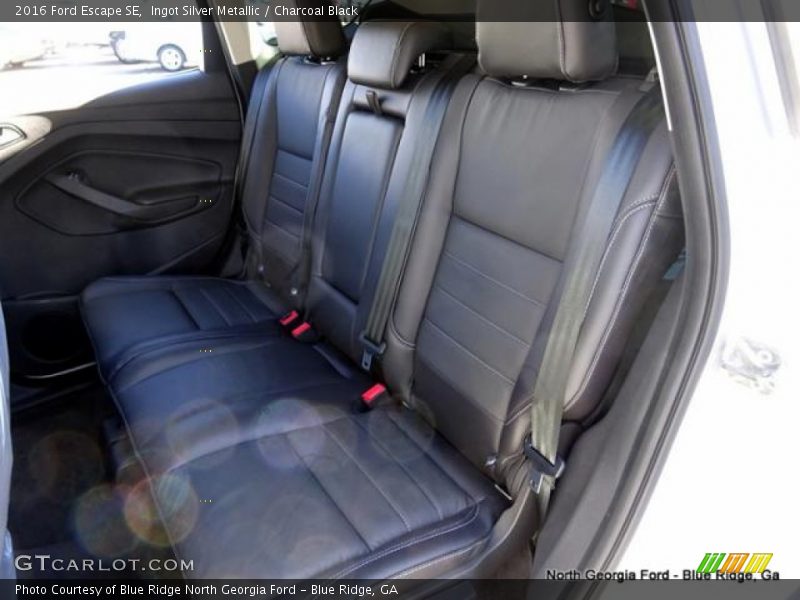 Ingot Silver Metallic / Charcoal Black 2016 Ford Escape SE