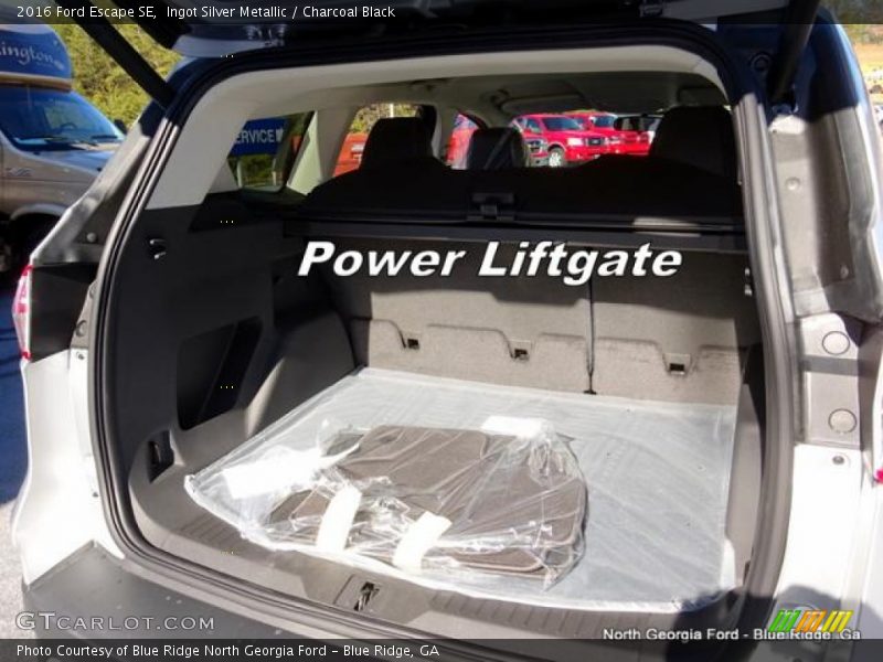 Ingot Silver Metallic / Charcoal Black 2016 Ford Escape SE