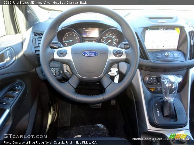 Ingot Silver Metallic / Charcoal Black 2016 Ford Escape SE