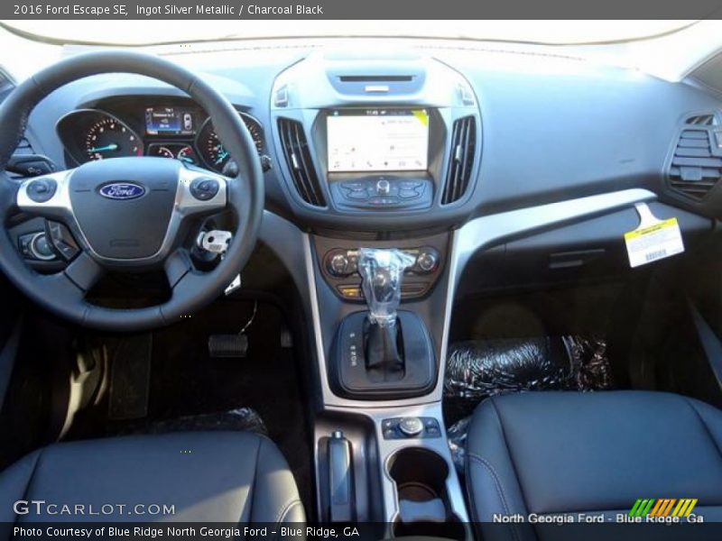 Ingot Silver Metallic / Charcoal Black 2016 Ford Escape SE