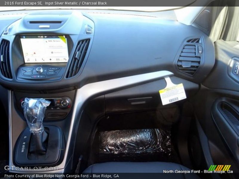 Ingot Silver Metallic / Charcoal Black 2016 Ford Escape SE