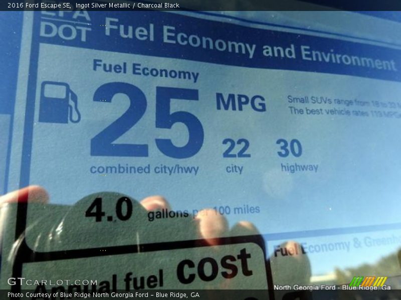 Ingot Silver Metallic / Charcoal Black 2016 Ford Escape SE