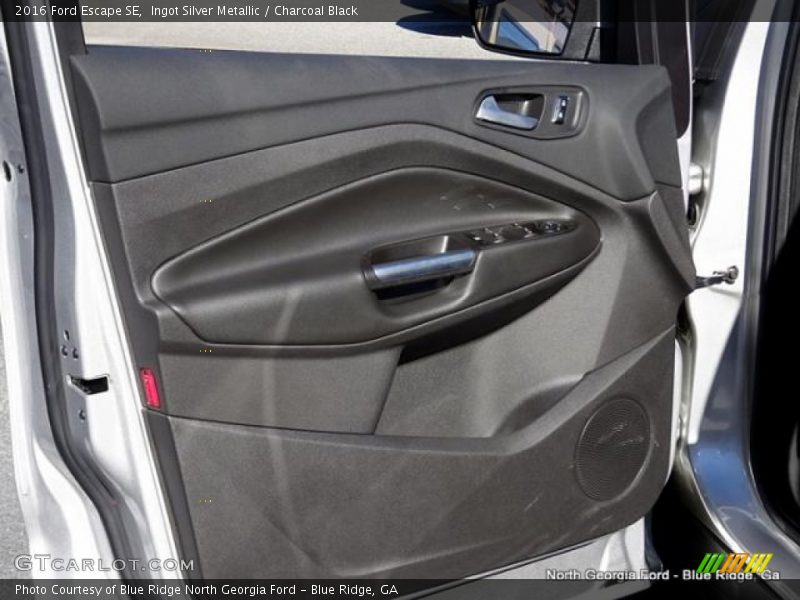 Ingot Silver Metallic / Charcoal Black 2016 Ford Escape SE