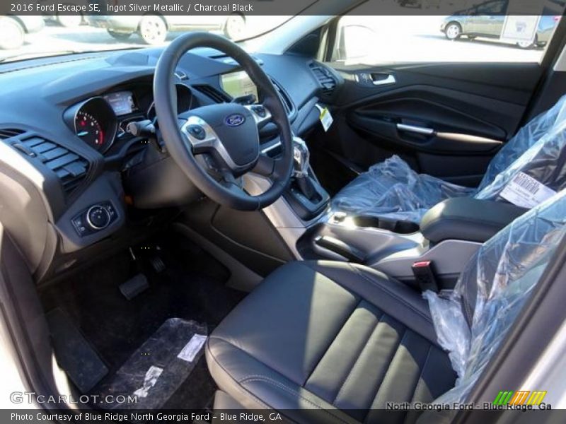 Ingot Silver Metallic / Charcoal Black 2016 Ford Escape SE