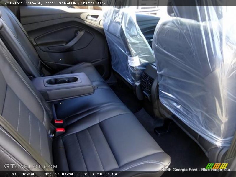 Ingot Silver Metallic / Charcoal Black 2016 Ford Escape SE