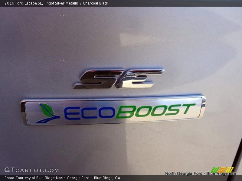 Ingot Silver Metallic / Charcoal Black 2016 Ford Escape SE