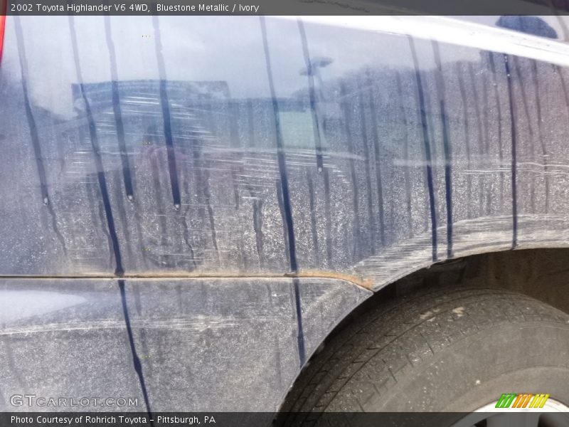 Bluestone Metallic / Ivory 2002 Toyota Highlander V6 4WD