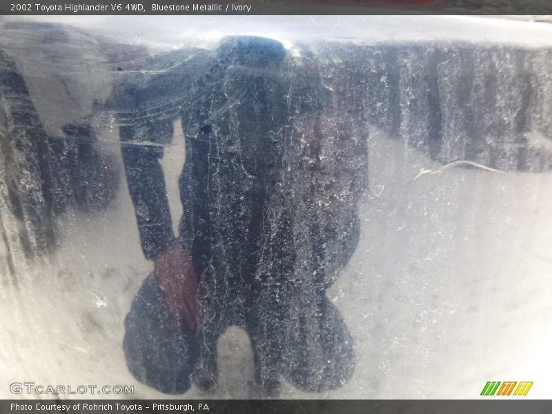 Bluestone Metallic / Ivory 2002 Toyota Highlander V6 4WD