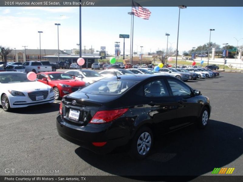 Ultra Black / Gray 2016 Hyundai Accent SE Sedan