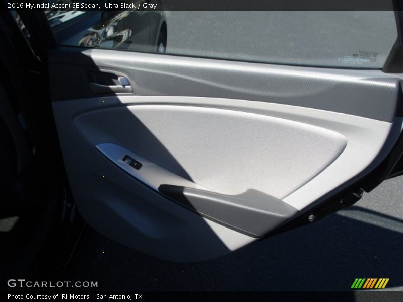 Ultra Black / Gray 2016 Hyundai Accent SE Sedan