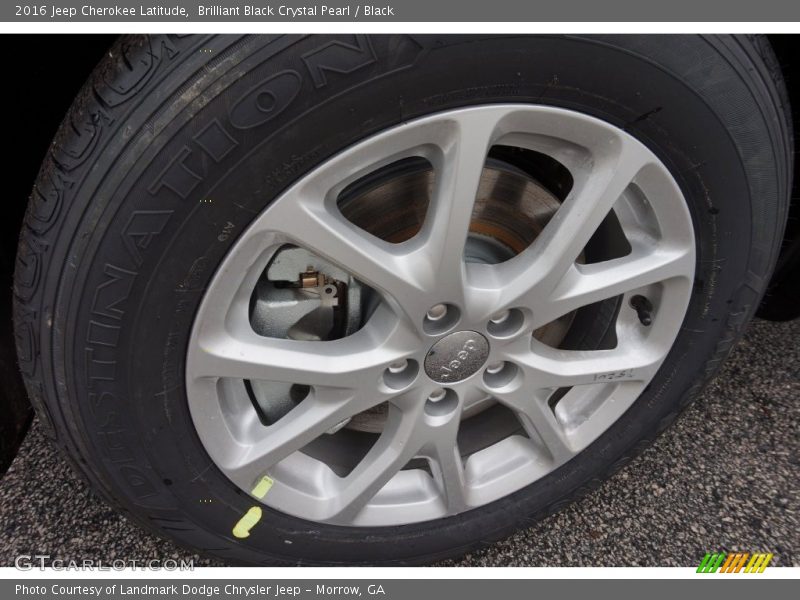 Brilliant Black Crystal Pearl / Black 2016 Jeep Cherokee Latitude