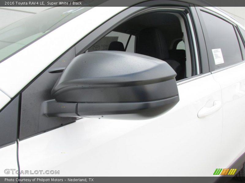 Super White / Black 2016 Toyota RAV4 LE